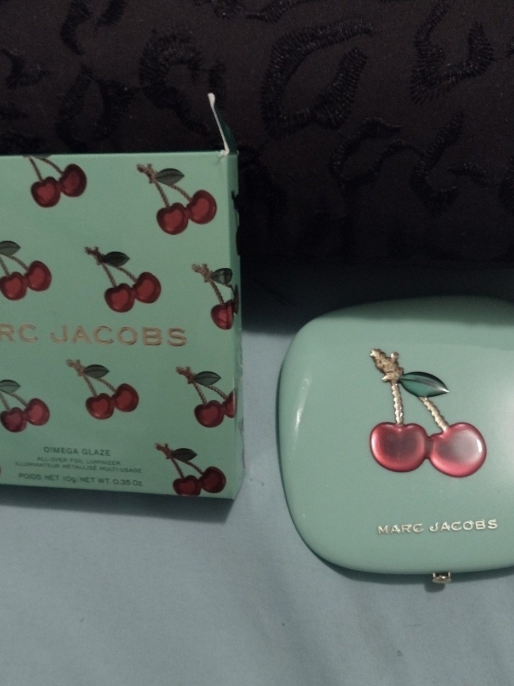 Marc Jacobs Mint Cherry-Print O!Mega Glaze Luminizer - Picture 4 of 6